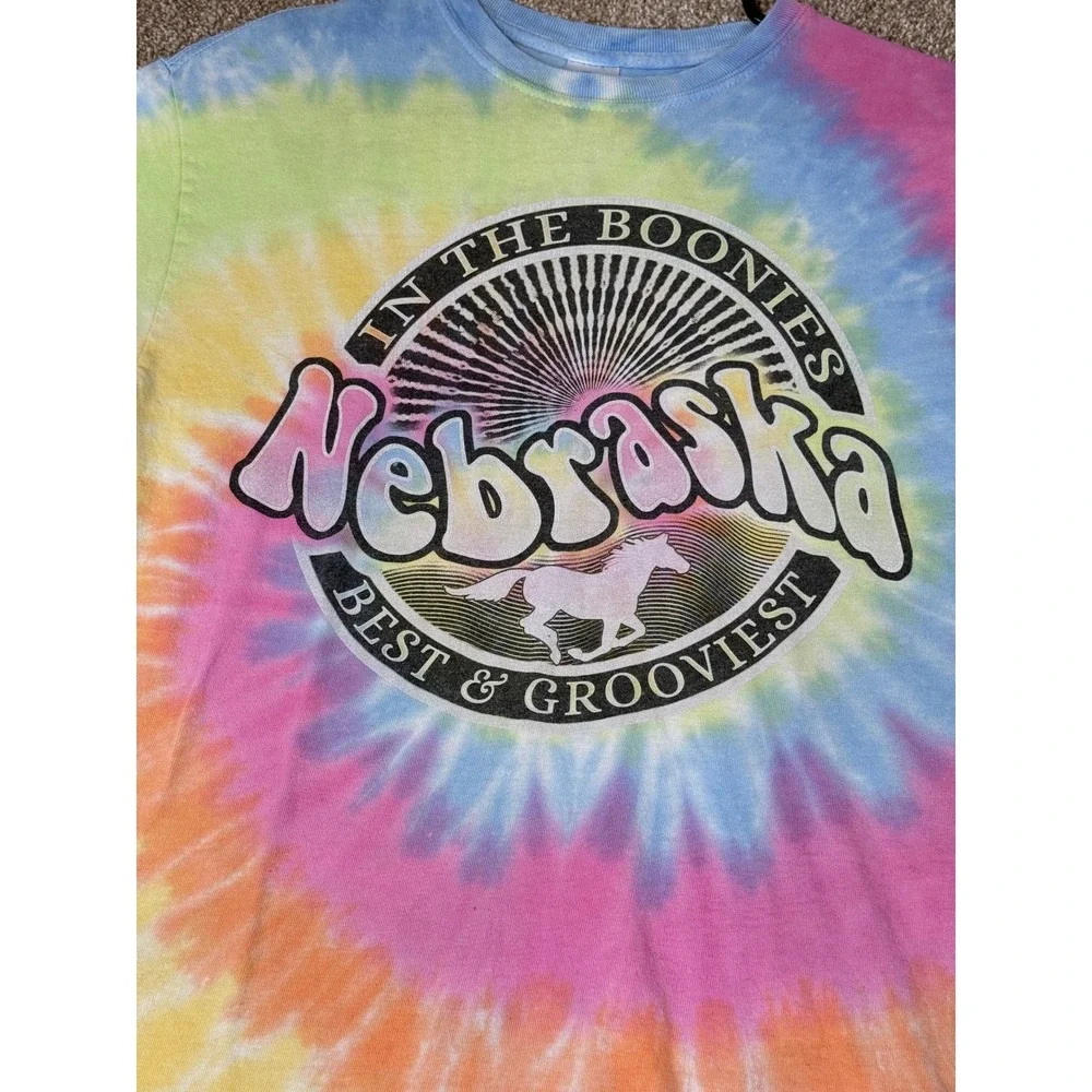 Nebraska In The Boonies Best Grooviest Tie Dye T-Shirt Mens M‎ Retro Americana